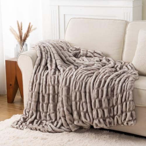Battilo Faux Fur Throw Blanket for Couch, 50"x60", Ruched Fur Blanket - color: Brown Tip, size: 50"x60"