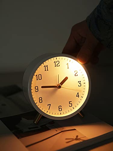 SHISEDECO Small Analog Alarm Clock, Battery Operated Desk Clock, White | Bedside Analog Non-Ticking Silent Small Deskclock Battery Operated for Living Room, Bedroom, Office - color: White