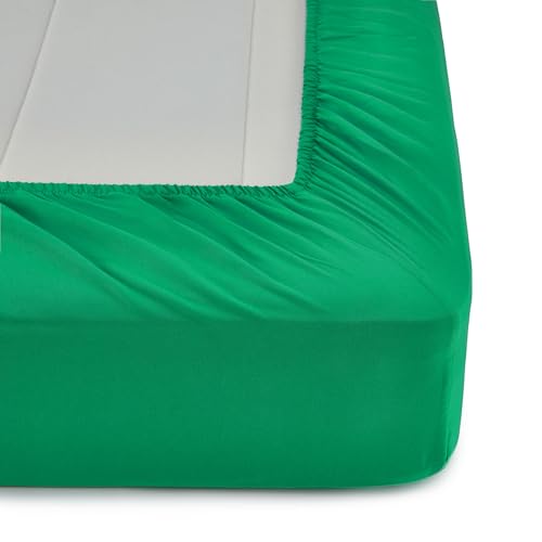 Amazon Basics 7-Piece Soft, All-Season Microfiber Kid's Bed-in-a-Bag Bedding Set with Comforter, Sheets, Pillow Shams and Pillowcases, Full/Queen, Solid Green - color: Green, size: Full/Queen