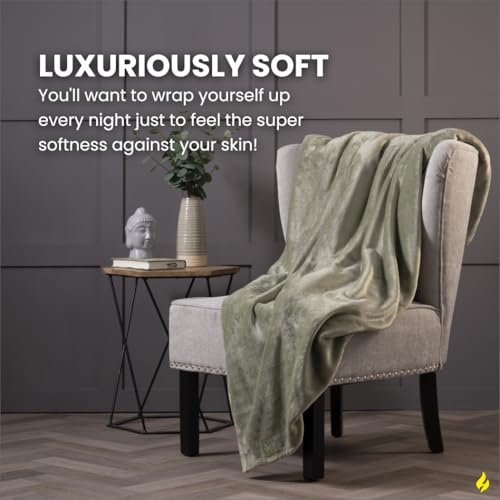 Heat Holders Fleece Throw Blanket for Couch - 300GSM Plush Super Soft Throw Blanket for Bed, Sofa, car & travel - Extra Large Cozy Blankets , Warm Thick Fuzzy, All Season - color: Navy