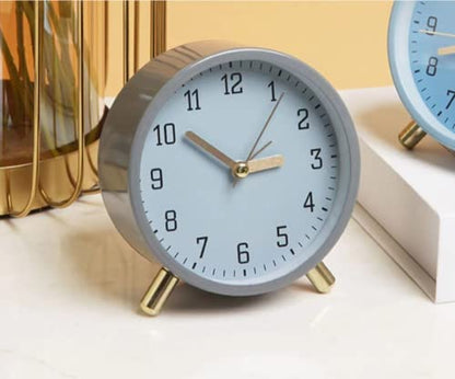 SHISEDECO Small Analog Alarm Clock, Battery Operated Desk Clock,Grey | Bedside Analog Non-Ticking Silent Small Deskclock Battery Operated for Living Room, Bedroom, Office - color: Grey Clock
