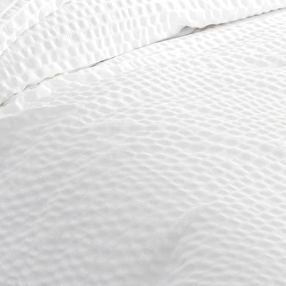 Amazon Basics Duvet Cover Set with Jacquard Geometric Pattern, 3-Piece with 1 Duvet Cover and 2 Pillow Shams, Comforter Not Included, King, White - color: White, size: King