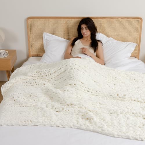 WESHIONGOO Chunky Knit Blanket Throw 40"×40" Cream White | Knitted Throw blankets for Couch Bed Fluffy Soft Blanket With Jumbo Chenille Yarn Thick 100% Handmade - color: Cream White, size: 40"x40"(Small Size Throw)