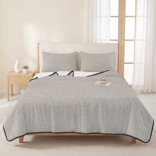 Quilts Twin Size Bedding Set, Light Grey Lightweight Quilted Comforter, Modern Farmhouse Solid Color Minimalist Soft Reversible Bedspread Coverlet with Pillow Covers for All Season, 68" x 86" - color: Greige, size: Twin