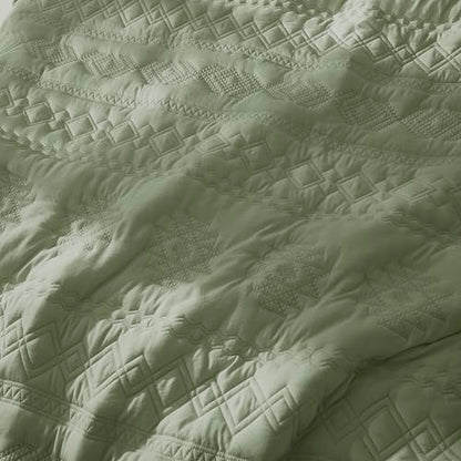 WDCOZY Boho Sage Green Quilts Queen Size Bedding Sets with 2 Pillow Shams, Farmhouse Lightweight Soft Bedspread Coverlet for All Season, 3 Pieces, 90x90 inches - color: Boho-green, size: Full/Queen