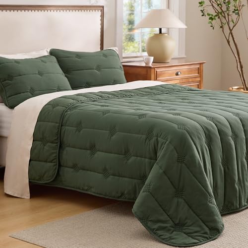 Bedsure King Size Quilt - Prewashed Extra Soft Cotton-Like Polyester Bedspreads King Size, Lightweight Comforter, Includes 1 Quilt 106x96 Inches with 2 Shams, Machine Washable, Dark Green - color: 01 - Olive Green, size: King (106" x 96")