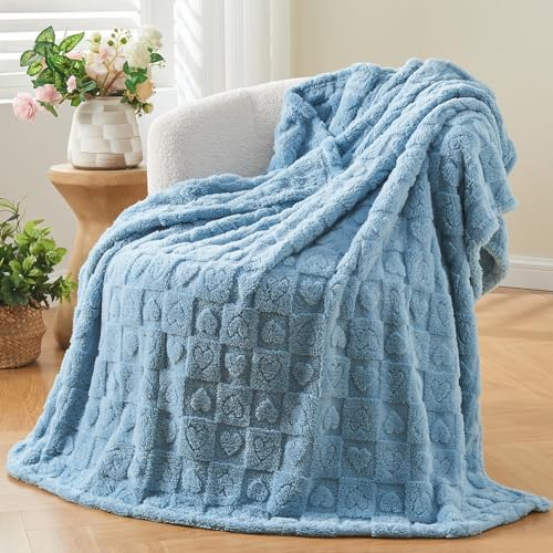 NEWCOSPLAY 3D Heart Checkered Flannel Twin Blanket, Blue Heart, 60"x80" | Super Soft Cute Lightweight Decorative Premium Silky Fleece Blanket for Couch Sofa Bed, Gift for Women Men, All Season Use - color: Blue Heart, size: Twin(60"x80")