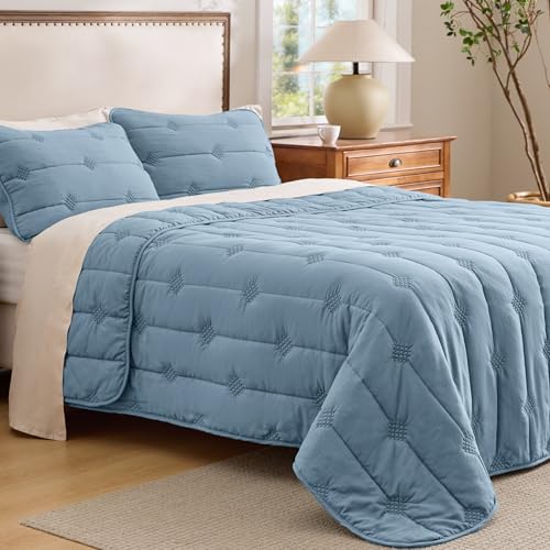 Bedsure King Size Quilt - Prewashed Extra Soft Cotton-Like Polyester Bedspreads King Size, Lightweight Comforter, Includes 1 Quilt 106x96 Inches with 2 Shams, Machine Washable, Dusty Blue - color: 04 - Dusty Blue, size: King (106" x 96")