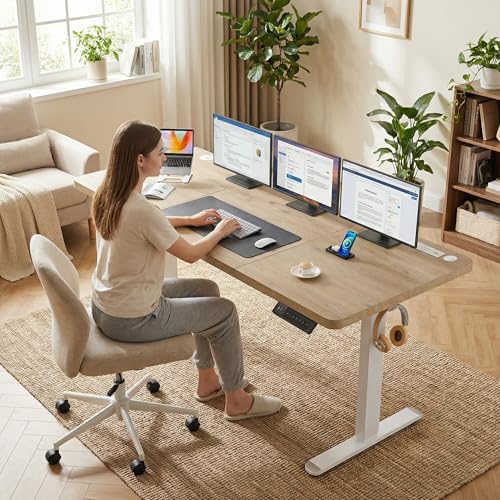 Electric Standing Desk with Wheels, 63'' x 24'' Standing Desk Adjustable Height with Charging Station, 2 USB Ports, 3 Power Outlets, 4 Caster, 27''-46'' Lifting Range Stand up Desk(Oak) - color: Gery, size: 63 x 24''