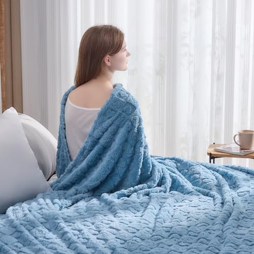 NEWCOSPLAY 3D Heart Checkered Flannel Queen Blanket, Blue Heart, 90"x90" | Super Soft Cute Lightweight Decorative Premium Silky Fleece Blanket for Couch Sofa Bed, Gift for Women Men, All Season Use - color: Blue Heart, size: Queen(90"x90")