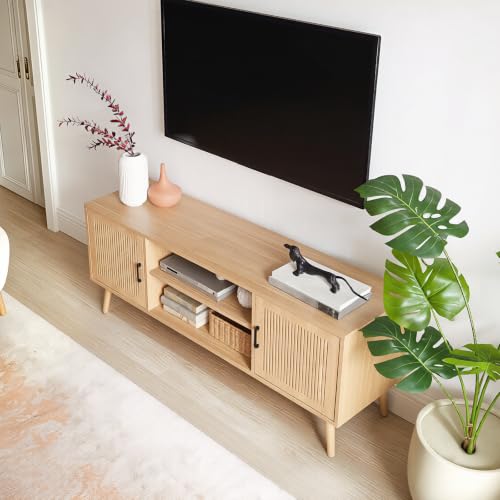 Modern TV Stand for 65 Inch TV, Oak Entertainment Center with Storage | Modern Fluted Boho Design, Adjustable Shelf, 4 Cable Management Holes, Stable Support TV Console for Living Room & Bedroom