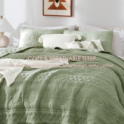 WDCOZY Boho Sage Green Quilts Queen Size Bedding Sets with 2 Pillow Shams, Farmhouse Lightweight Soft Bedspread Coverlet for All Season, 3 Pieces, 90x90 inches - color: Boho-green, size: Full/Queen