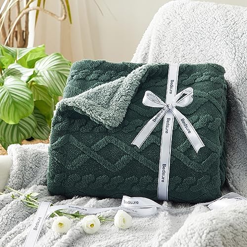 Bedsure Gentlesoft Sherpa Fleece Throw Blanket for Couch - Fluffy & Cozy Cable Jacquard Tufted Throw for Women Gift, Thick and Warm Christmas Blanket for Winter, Dark Green, 50x60 Inches | Ultra-Soft, Cozy, Thick for Winter, Ideal for Couch, Sofa, Gift fo