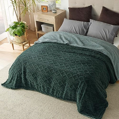 Bedsure Gentlesoft Sherpa Queen Size Blanket for Bed - Fleece Fluffy & Cozy Cable Jacquard Tufted for Women Gift, Thick and Warm Christmas Blanket for Winter, Dark Green, 90x90 Inches | Ultra-Soft, Cozy, Thick for Winter, Queen Size for Bed, Living Room,