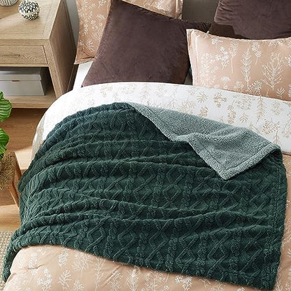 Bedsure Gentlesoft Sherpa Fleece Throw Blanket for Couch - Fluffy & Cozy Cable Jacquard Tufted Throw for Women Gift, Thick and Warm Christmas Blanket for Winter, Dark Green, 50x60 Inches | Ultra-Soft, Cozy, Thick for Winter, Ideal for Couch, Sofa, Gift fo